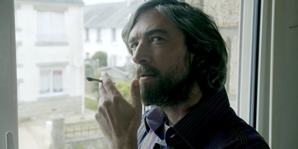 kaou fume une cigarette krogit