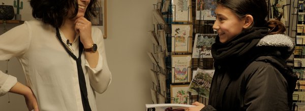 libraire le faou et jeune lectrice, livre et lecture en bretagne