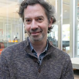 Luc Baba qui sourit - Prix facile à lire