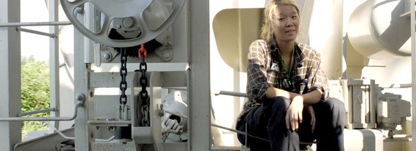 machine du train, assise au bord du wagon - This train I ride