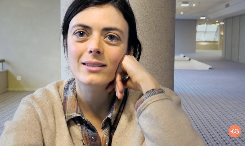 mains joues Inès Léraud