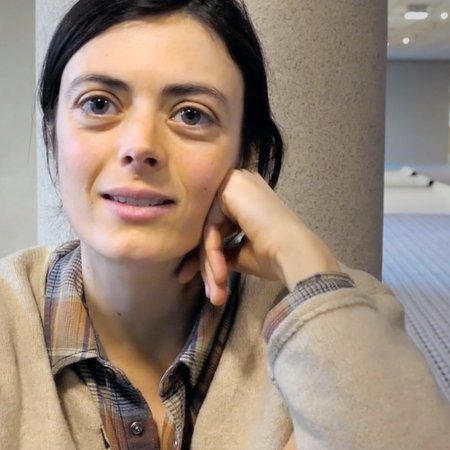 mains joues Inès Léraud