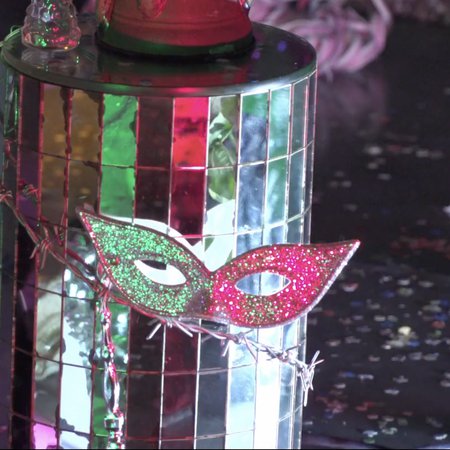 masque sur le dance floor fin de soirée