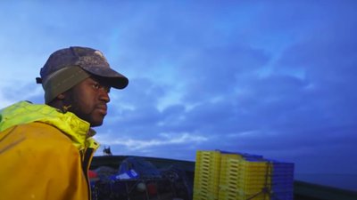 Matelot africain en ciré jaune