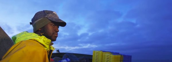 Matelot africain en ciré jaune