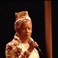 micro à la main angélique kidjo 1000 px