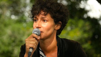 micro autrice Alice Zeniter portrait