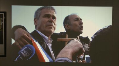 olivier et le maire annoncent les licenciements les illètrées