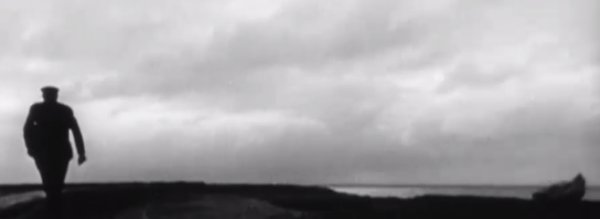 ombre d'homme qui marche au bord de la mer La mer et les jours miniature
