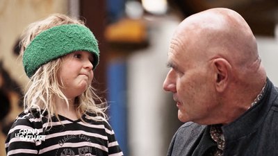 petite fille interloquée face à Jean Lebrun