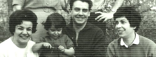 photo de famille - une valise par personne