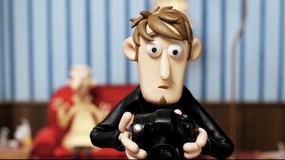 photographe regarde la photo - Citrouille et vieilles dentelles