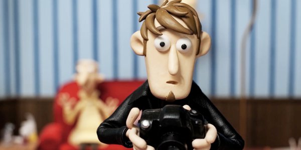 photographe regarde la photo - Citrouille et vieilles dentelles