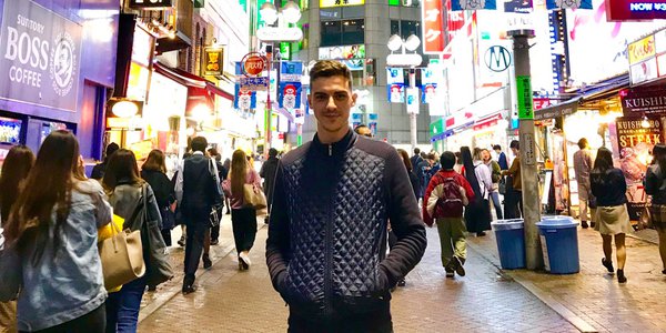 portrait Saro en Asie néons