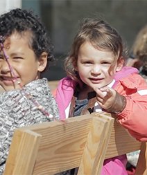 sur le banc archi a l'ouest