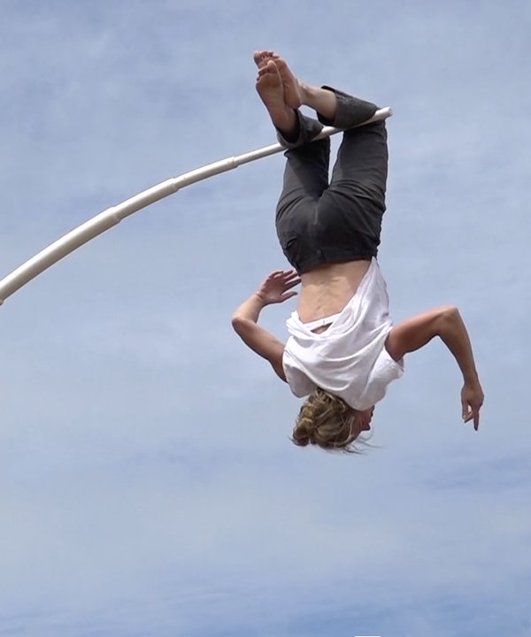 suspendu Chloe moglia