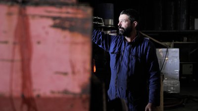 vigneron regarde l'avenir - autruches utopistes