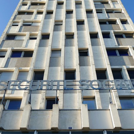 vue du dessous tour CPAM