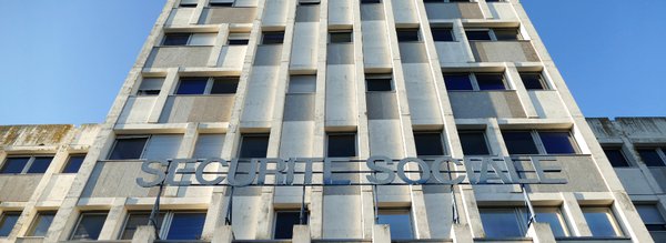 vue du dessous tour CPAM