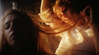 Fille au regard perçant - Hush ! Noise