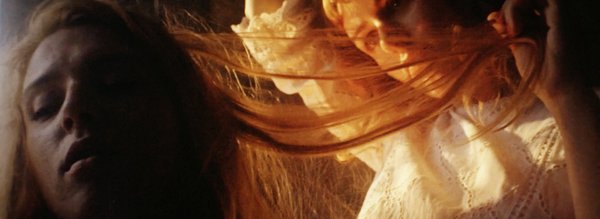 Fille au regard perçant - Hush ! Noise