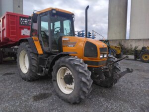TRACTEUR RENAULT TEMIS 650Z