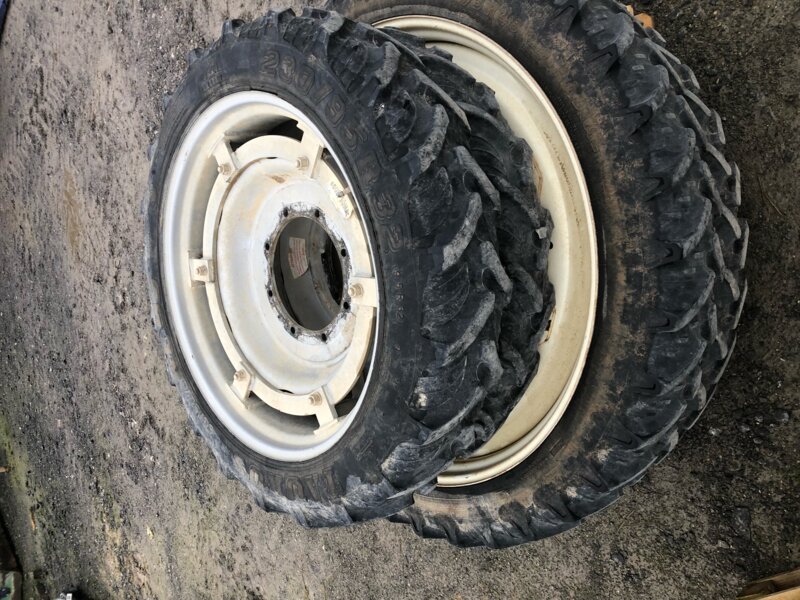 Roues étroites 9.5R48 et 9.5R34