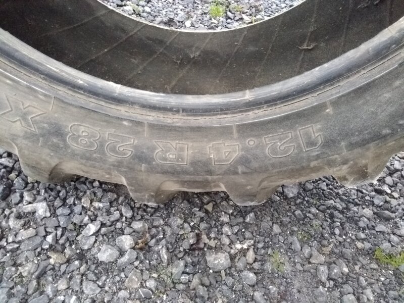 Pneu de démonte 12.4R28 Michelin