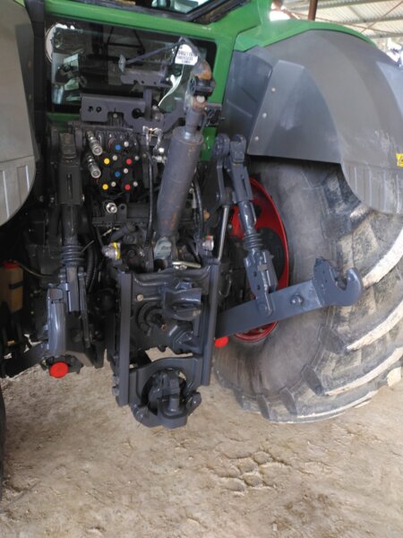 TRACTEUR FENDT 824