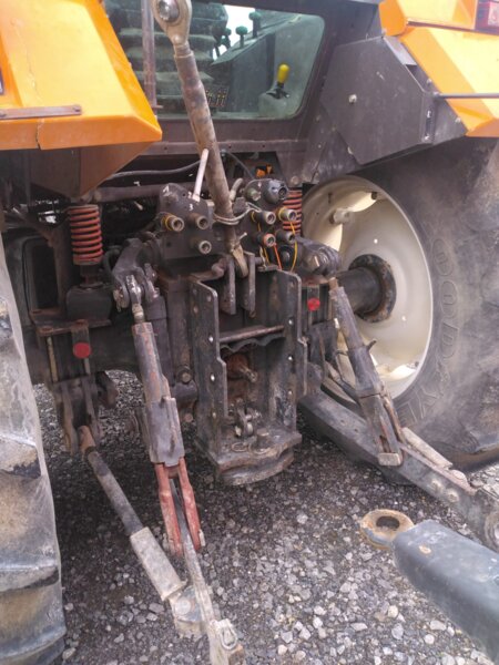 TRACTEUR RENAULT TEMIS 650Z
