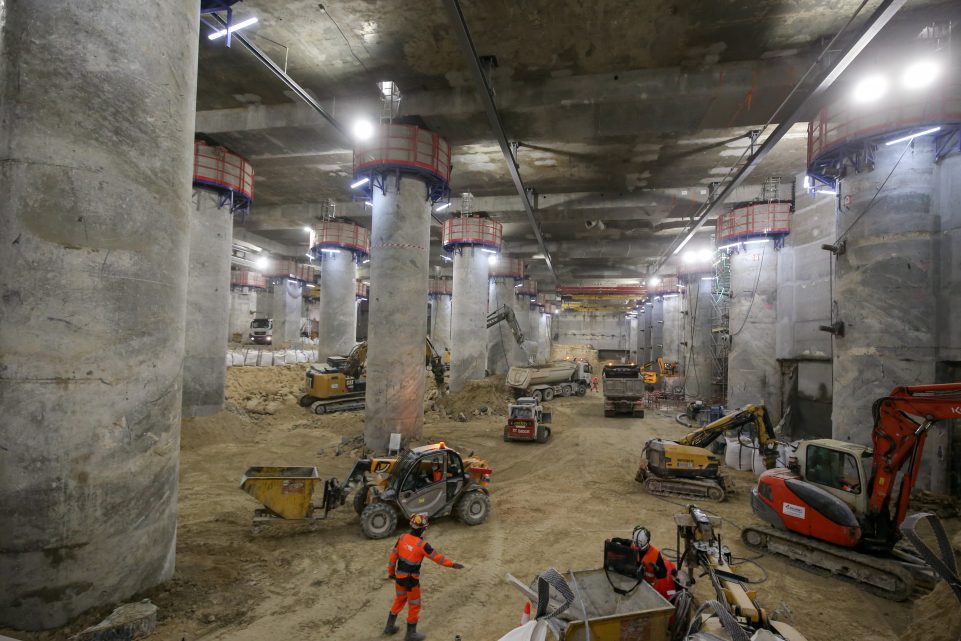 Vues sur la nouvelle RER E à La Défense et les engins de creusement
