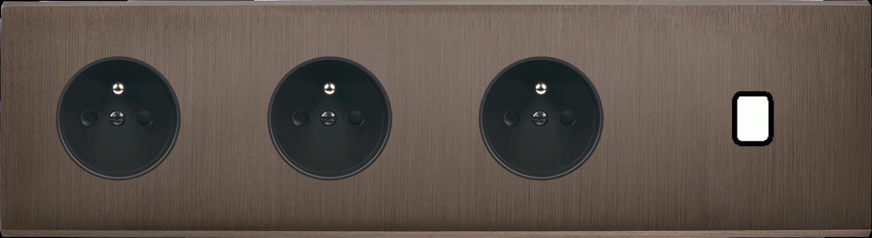 Façade confidence laiton canon de fusil quadruple horizontale prise 2p+t prise 2p+t prise 2p+t 1 med