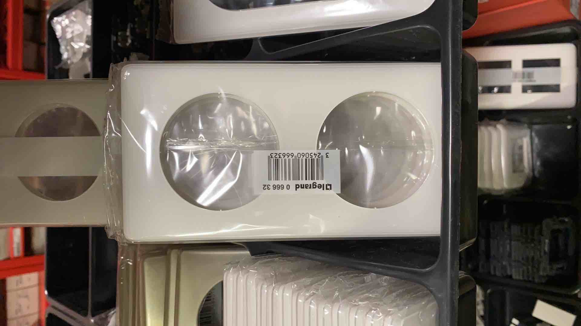 Céliane, une plaque collection laqué aux teintes naturelles et au design épuré pour un intérieur tou