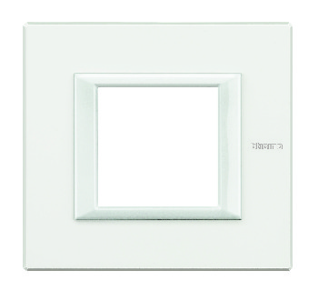 Axolute, les plaques rectangulaires permettent de composer un appareillage unique et moderne pour le