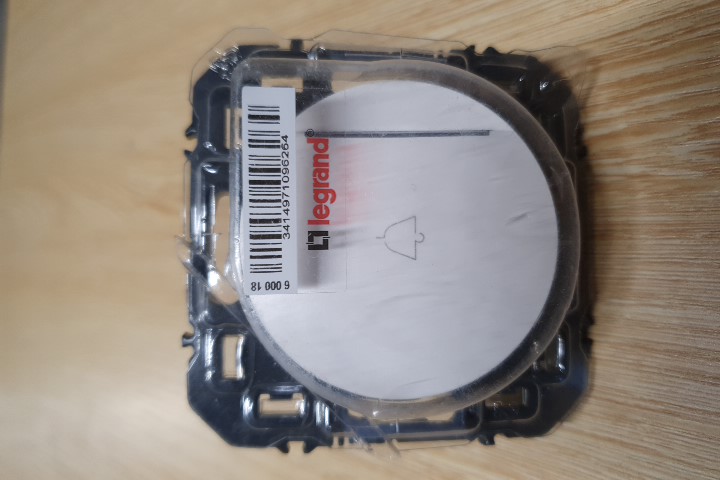 Poussoir simple legrand dooxie avec voyant lumineux et marquage sonnette 6a 250v finition blanc