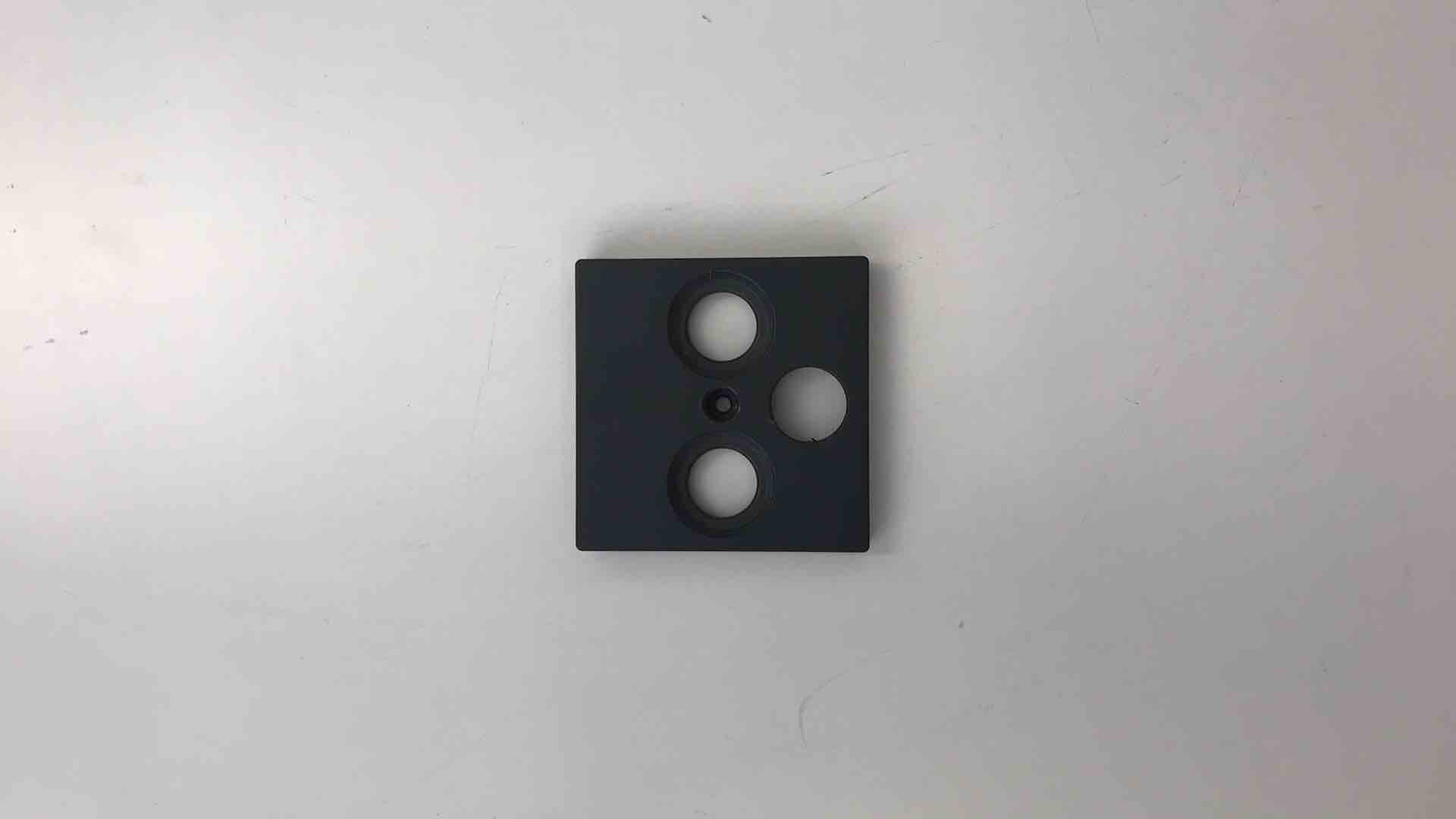 Enjoliveur pour prise tv avec 2 à 3 sorties, série plan, couleur anthracite.