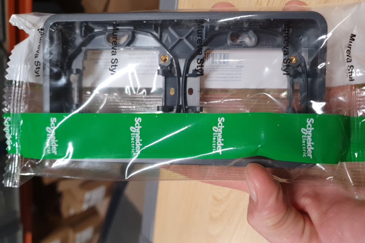 Cadre gris 2 postes horizontales encastré ip55 ik08 mureva styl schneider