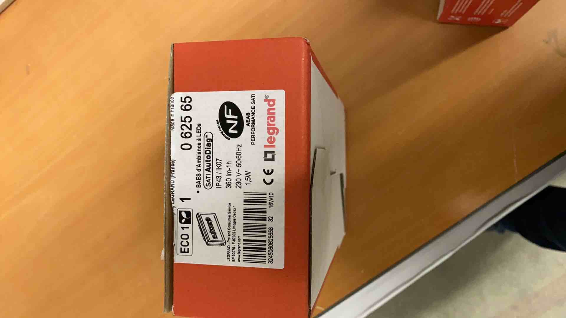 Baes d'ambiance saillie ip43 ik07 plastique sati connecté pour erp et ert