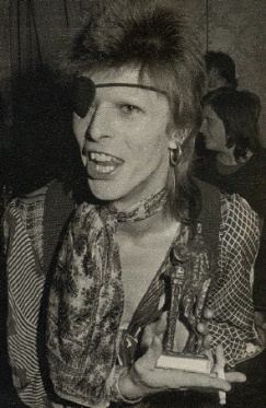 13_02_1974_bowie_edisonweb